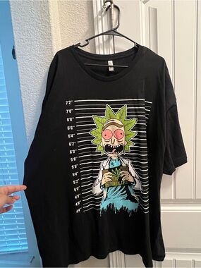 Graphic Black Rick and Morty-Inspired Tee with Green Leaf Design